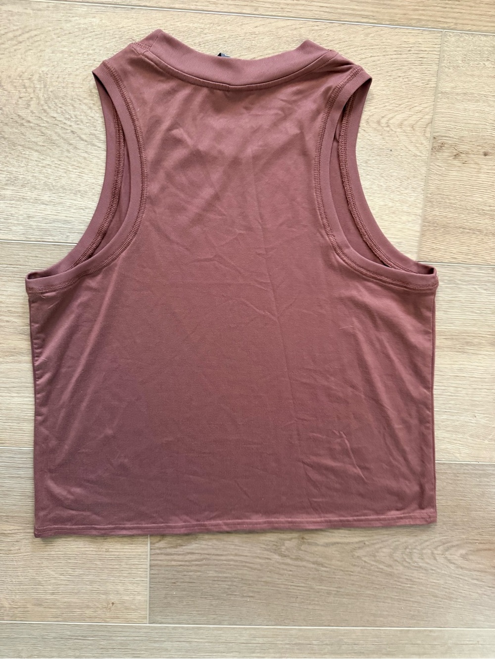 Vuori Energy Tank Top High Neck Performance Workout Rust Size Small - Picture 2 of 5